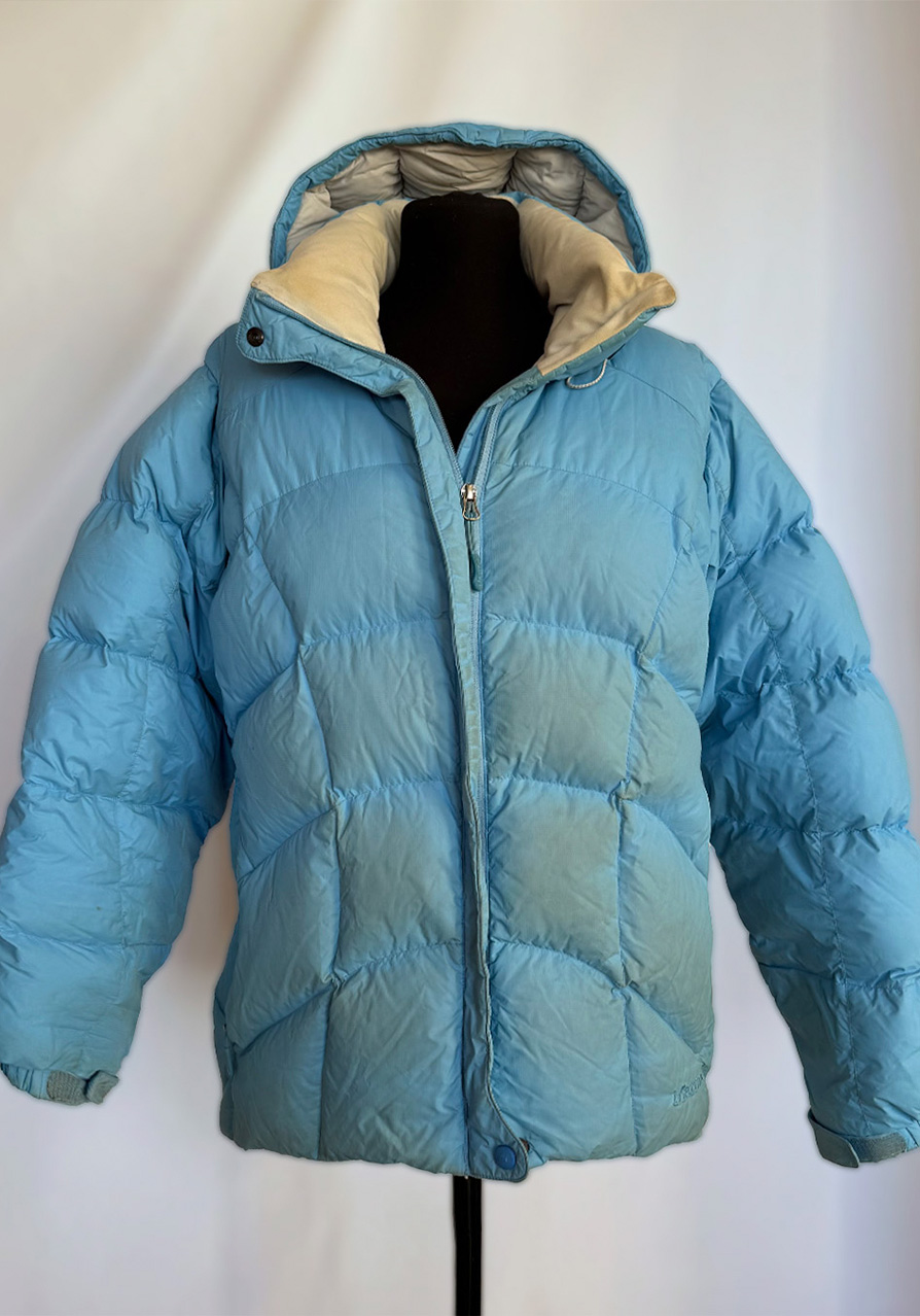 Голубой пуховик - до